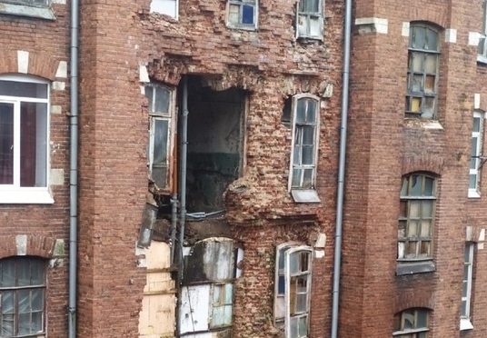 В Твери обрушилась стена жилого дома. Пострадавших нет